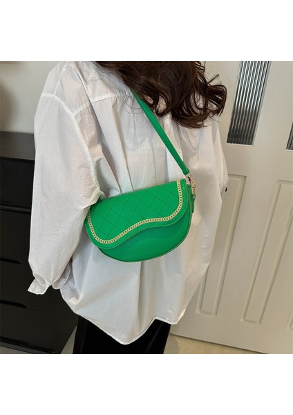 2024 Yeni Moda Moda Omuz Çantası Eşkenar Dörtgen Nakış Eyer Çantası Kadın Basit Niş Doku Crossbody Çanta (Yurt Dışından)