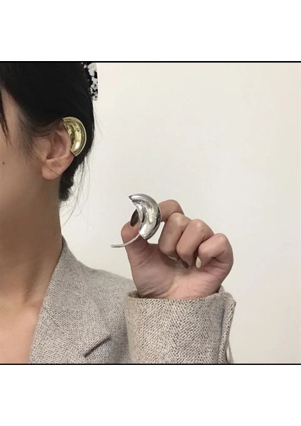 Kadın Vip Seri Earcuf Tek Adet Kararmaz Küpe