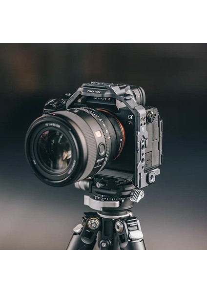 F22 & F38 & F50 Quick Release Camera Cage Çerçeve (Sony A7RV)