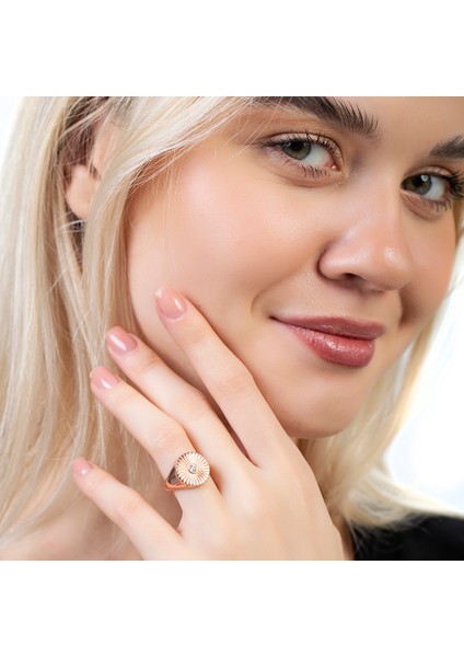 Zirkon Taşlı Papatya Tasarım Rose Renk Free Size 925 Ayar Gümüş Kadın Tektaş Yüzük