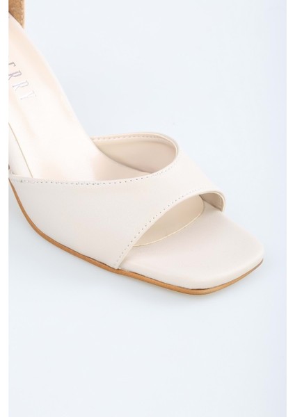 Kadın Sarge Ten Cilt Topuklu Ayakkabı fırsatları