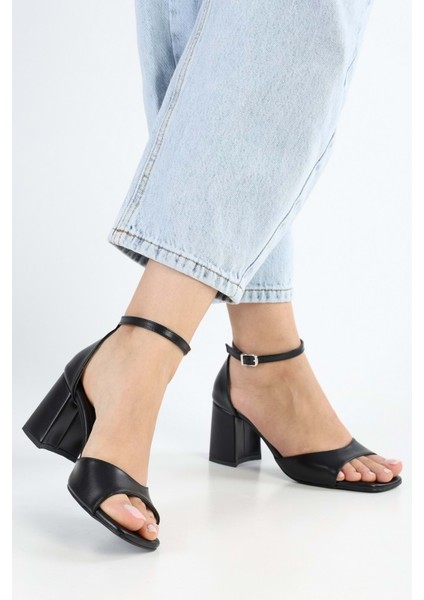 Kadın Sarge Siyah Cilt Topuklu Ayakkabı