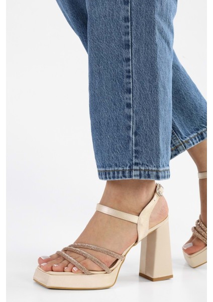 Kadın Merdia Ten Saten Taşlı Platform Topuklu Ayakkabı