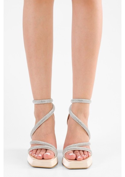 Kadın Skya Ten Saten Taşlı Platform Topuklu Ayakkabı fırsatları