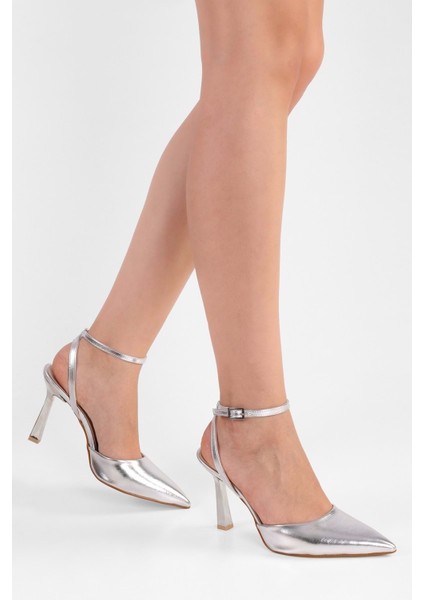 Kadın Martini Gümüş Parlak Kemerli Bilek Bağlı Stiletto