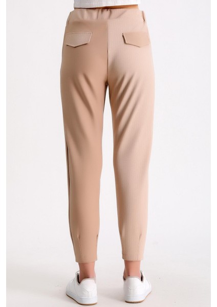 Lastikli Ayarlanabilir Kordonlu Bel Paçası Pensli Arkası Çift Sahte Cepli Kontrast Çizgili Pantolon modelleri