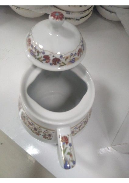 Küçük porselen demlik, 0-499 ml, şık ve kullanışlı tasarım