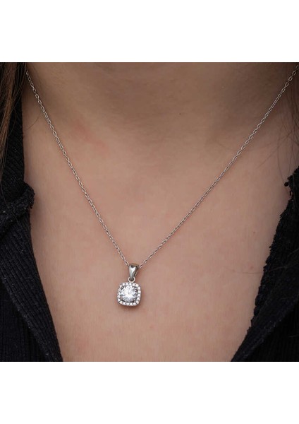 925 Ayar Gümüş Kare Montür Tek Taş Kadın Kolye modelleri