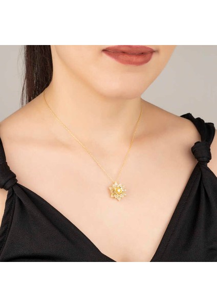925 Ayar Gümüş Gold Beyaz Taşlı Lotus Çiçeği Kadın Kolye fırsatları