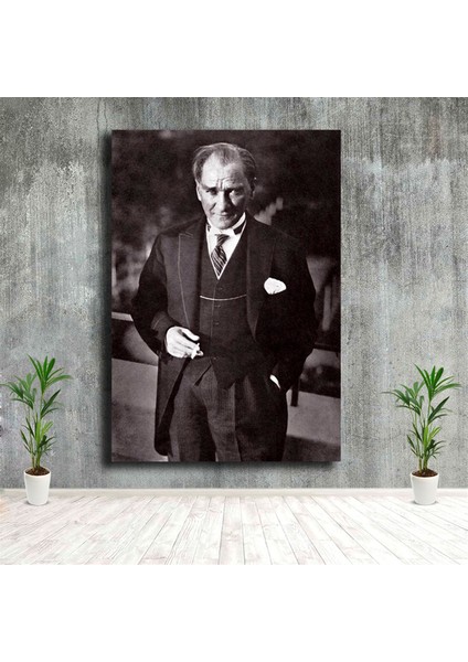 Eli Cebinde Sigara Içen M. K. Atatürk Tablosu
