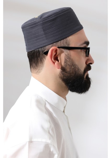 Gri Kapitone Osmanlı Tuğrası Nakışlı Kalıp Namaz Takkesi