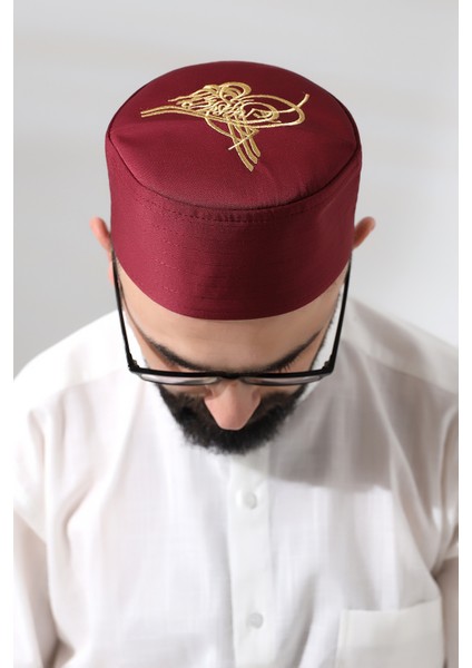 Bordo Kapitone Osmanlı Tuğrası Nakışlı Kalıp Namaz Takkesi