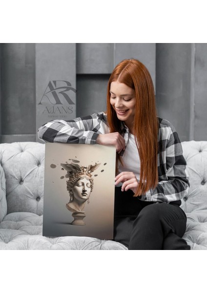 Beyaz Kanatlı Kafa Kanvas Tablo modelleri