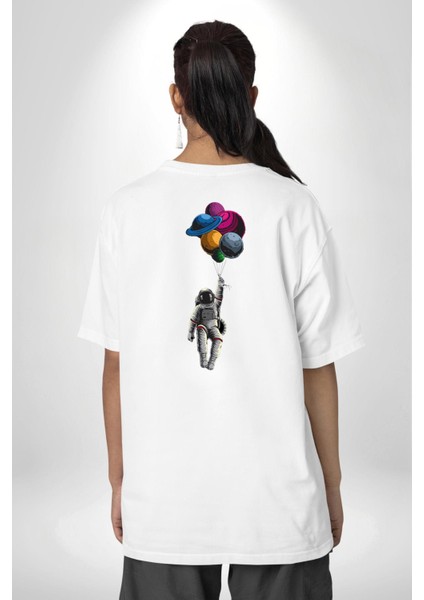 Gezegenler Balon Astronot Yükselişi Beyaz Oversize Kadın Erkek Ön ve Sırt Baskılı T-Shirt fırsatları