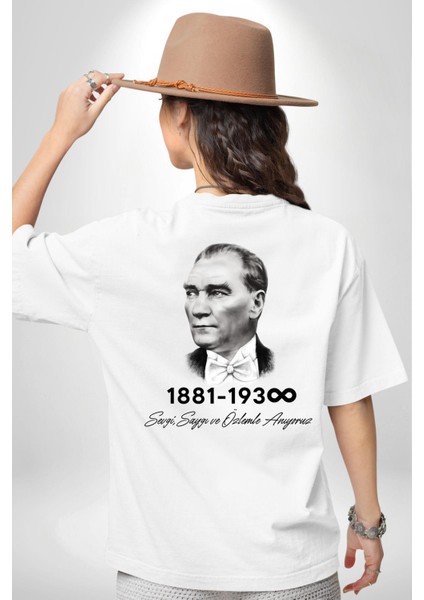 Atatürk 10 Kasım Anma Beyaz Oversize Kadın Erkek Ön ve Sırt Baskılı T-Shirt fiyatları