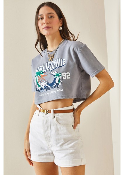 Füme Baskılı Bisiklet Yaka Crop T-Shirt 5YXK1-48565-33 fiyatları