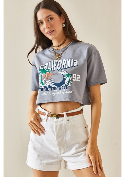 Füme Baskılı Bisiklet Yaka Crop T-Shirt 5YXK1-48565-33 fırsatları