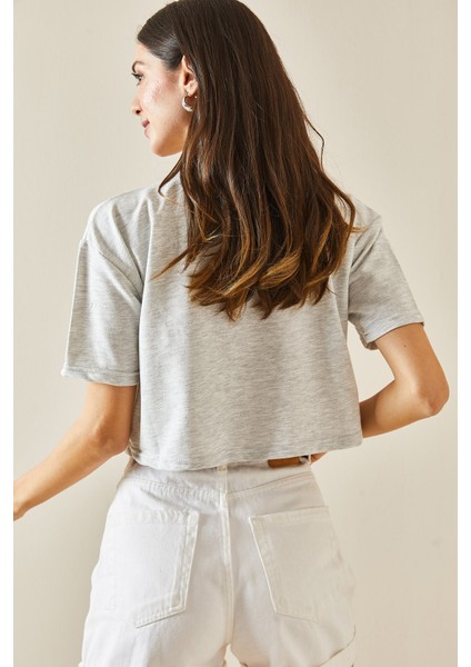 Gri Baskılı Bisiklet Yaka Crop T-Shirt 5YXK1-48564-03 indirimleri