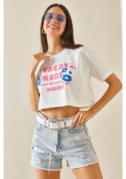 Beyaz Baskılı Bisiklet Yaka Crop T-Shirt 5YXK1-48564-01 fırsatları