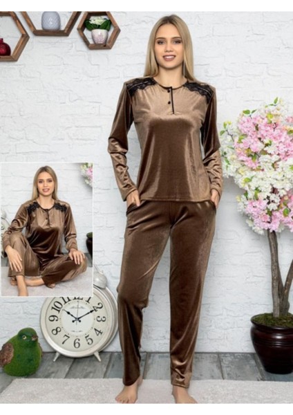 Fransız Kadifesi Cepli Düğme ve Dantel Detaylı Pijama Takımı