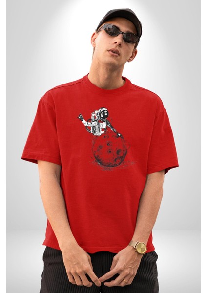 Astronot Gök Taşı Yavarlarken Pamuklu Bisiklet Yaka Kadın Erkek Oversize Boyfriend Dijital Baskılı Kırmızı T-Shirt