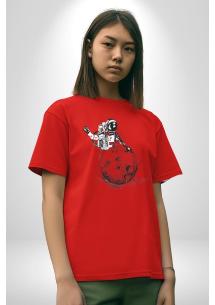 Astronot Gök Taşı Yavarlarken Pamuklu Bisiklet Yaka Kadın Erkek Oversize Boyfriend Dijital Baskılı Kırmızı T-Shirt modelleri
