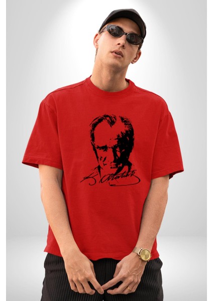Kemal Atatürk Imza ve Silüet Pamuklu Bisiklet Yaka Kadın Erkek Oversize Boyfriend Dijital Baskılı Kırmızı T-Shirt