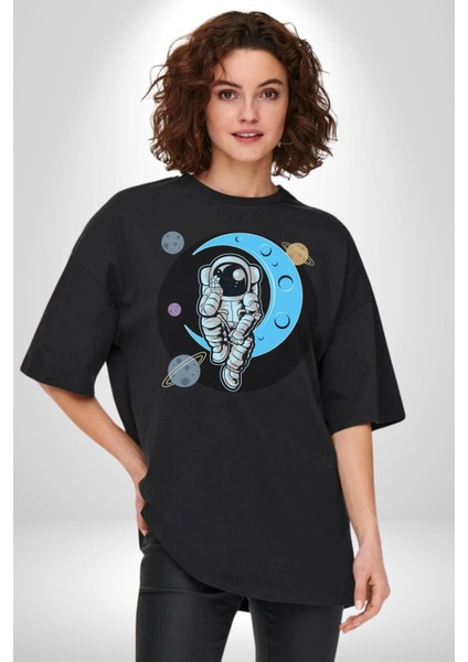 Astronot Uzayda Sıkılmış Pamuklu Bisiklet Yaka Kadın Erkek Oversize Boyfriend Dijital Baskılı Siyah T-Shirt