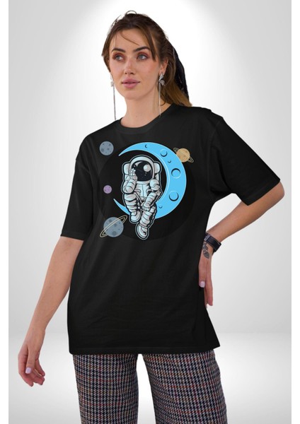 Astronot Uzayda Sıkılmış Pamuklu Bisiklet Yaka Kadın Erkek Oversize Boyfriend Dijital Baskılı Siyah T-Shirt fiyatları