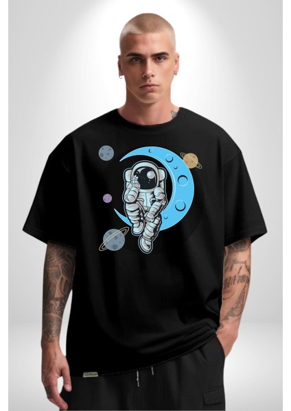 Astronot Uzayda Sıkılmış Pamuklu Bisiklet Yaka Kadın Erkek Oversize Boyfriend Dijital Baskılı Siyah T-Shirt modelleri