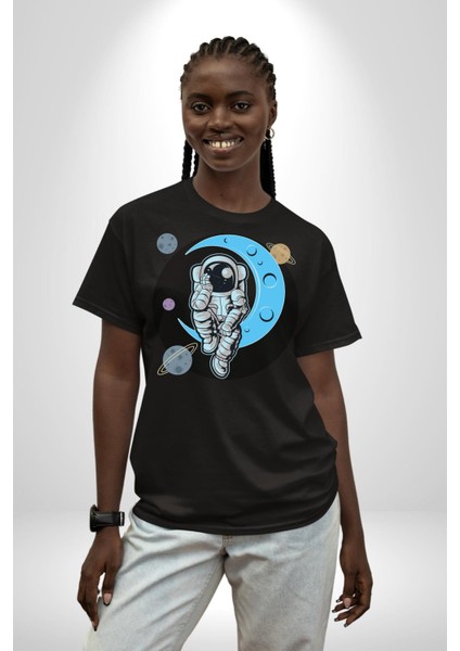Astronot Uzayda Sıkılmış Pamuklu Bisiklet Yaka Kadın Erkek Oversize Boyfriend Dijital Baskılı Siyah T-Shirt fırsatları