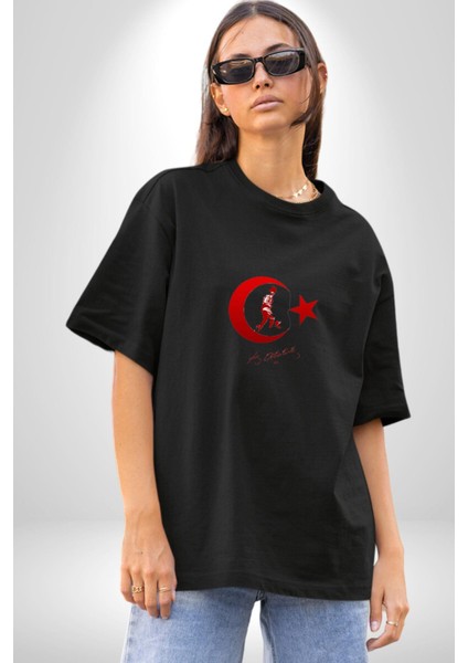 Ay Yıldız Kırmızı Kemal Atatürk Imza Pamuklu Bisiklet Yaka Kadın Erkek Oversize Boyfriend Dijital Baskılı Siyah T-Shirt modelleri