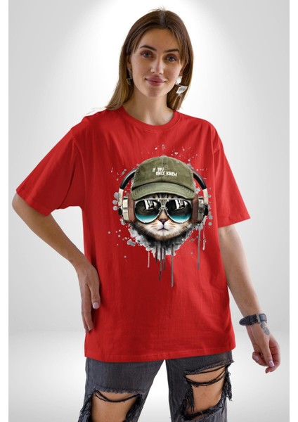 Havalı Pilot Şapkalı Müzik Dinleyen Kedi Pamuklu Bisiklet Yaka Kadın Erkek Oversize Boyfriend Dijital Baskılı Kırmızı T-Shirt modelleri