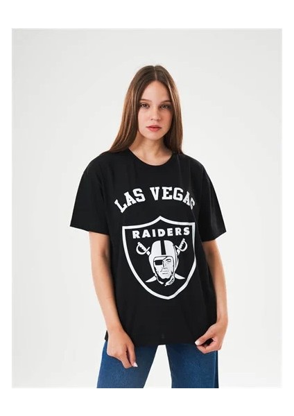 Ben Özgürüm Bis Yaka Ön Las Vegas Yazı Çift Kılıçlı Korsan Kafa Kadın T-Shirt