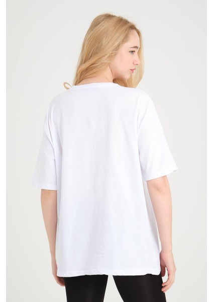 0 Yaka Adamlar Baskılı Oversize Kadın T-Shirt fiyatları