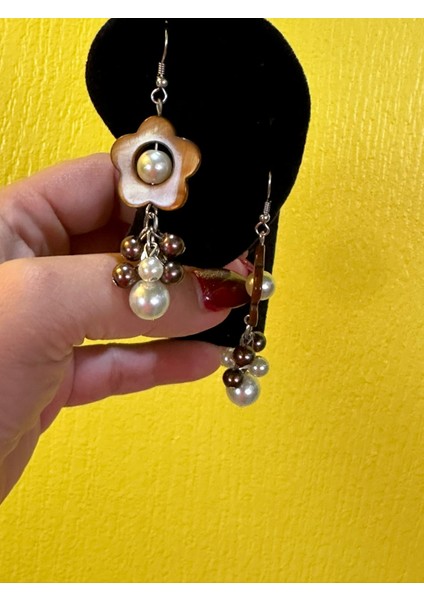 Sedef Çiçekli Boncuklu Kadın Küpe Boy 5 cm