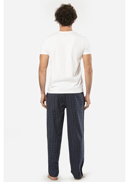 V Yaka Kısa Kol T-Shirt ve Cepli Ekoseli Alt Pijama Takım