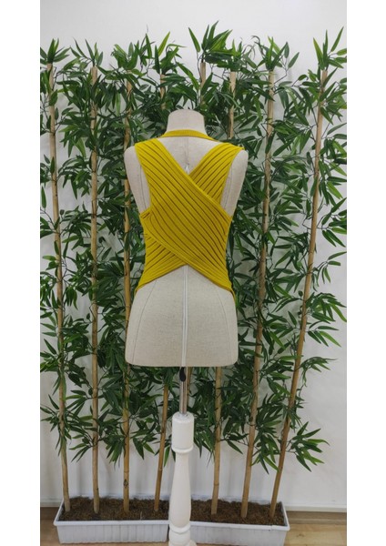 Kadın Kolsuz Sırt Çapraz Detay Triko Bluz indirimleri