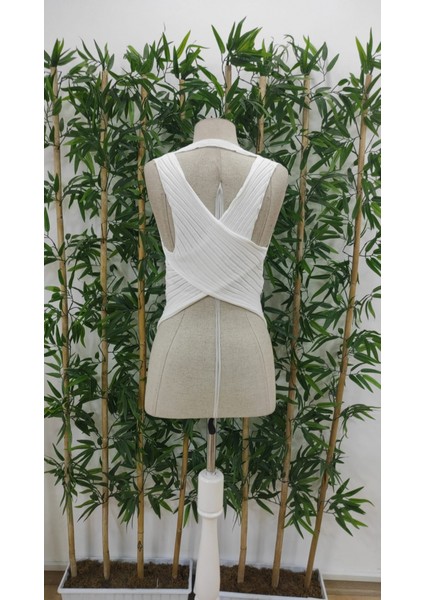 Kadın Kolsuz Sırt Çapraz Detay Triko Bluz indirimleri