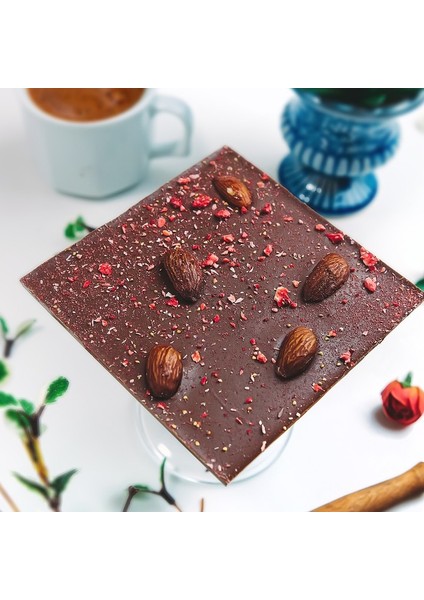 Çilekli Badem Çikolata Rüyası Sütlü 80GR