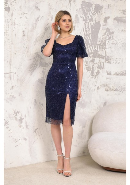 Önü Yırtmaçlı Lacivert Abiye Elbise