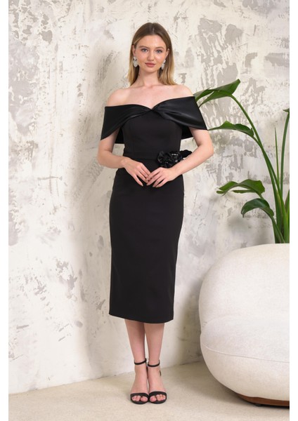 Straplez Önü Çiçek Aksesuarlı Midi Boy Siyah Abiye