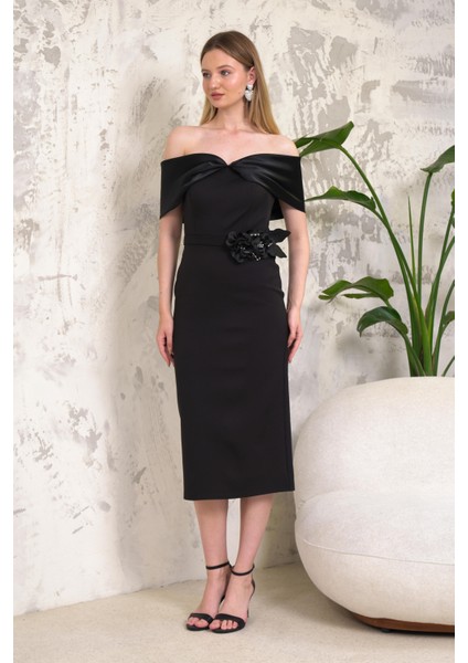 Straplez Önü Çiçek Aksesuarlı Midi Boy Siyah Abiye modelleri