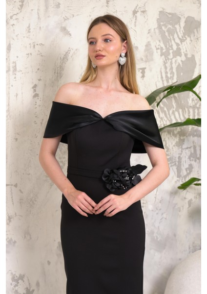 Straplez Önü Çiçek Aksesuarlı Midi Boy Siyah Abiye fırsatları