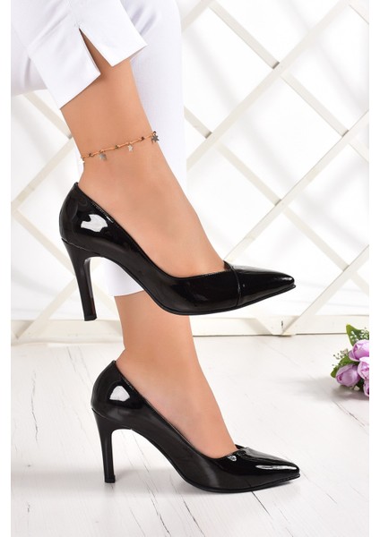 Veronica Siyah Rugan Jatqılı Stiletto
