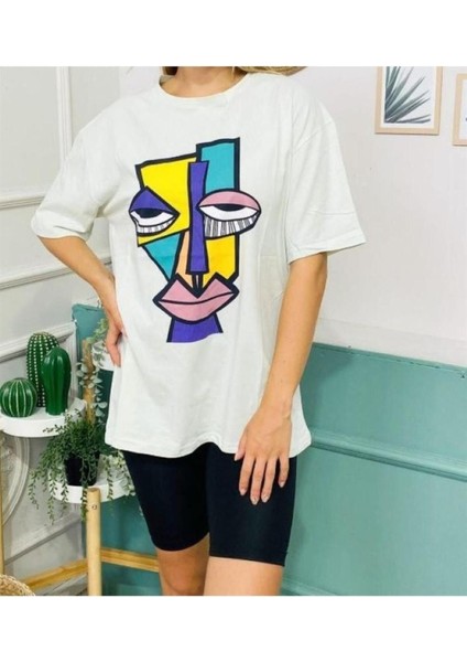 Kadın Yüzü Desenli T-Shirt