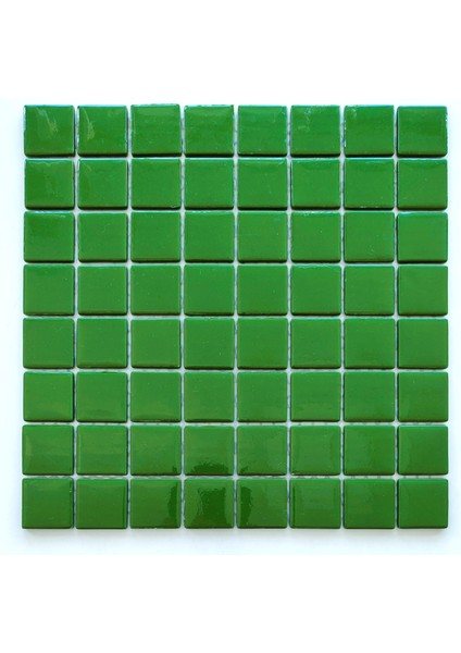 Mutfak Tezgah Arası, Havuz, Banyo ve Yaşam Alanlarının Tüm Yüzeyleri Için Cam Mozaik. Cam Ölçüsü: 38X38 Mm. File Ölçüsü: 31.5X31.5 Cm. Renk: Yeşil (1 Koli=10 File Karo=1 M2 Fiyatıdır)