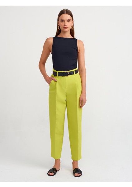 71303 Kabartma Kemerli Havuç Fit Pantolon-Fıstık Y.