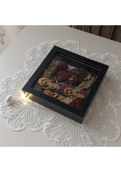 20X20X5 cm Isimli Ledli Siyah Anı Çerçevesi! Yeni Moda Çiçek Anı Çerçevesi!