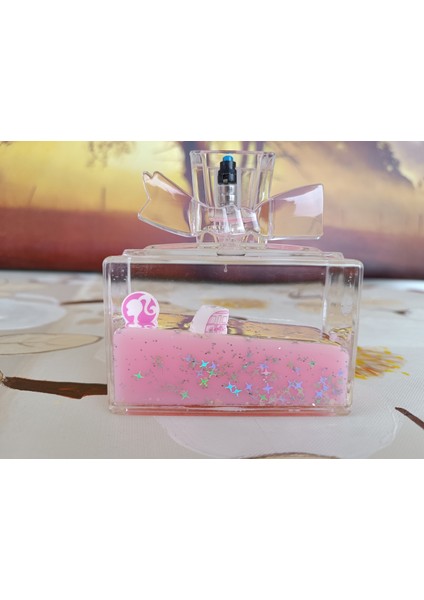 Batmayan Parfüm Şişesi Tasarımlı Işıklı Barbili Lüks Hediyelik,dekoratif Obje(10 Cm*8,5 *5)